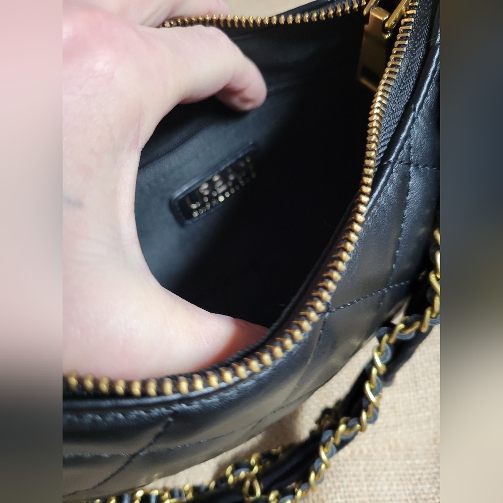 Urban expressions black quilted shoulder bag gold tone metal accent - Picture 9 of 12